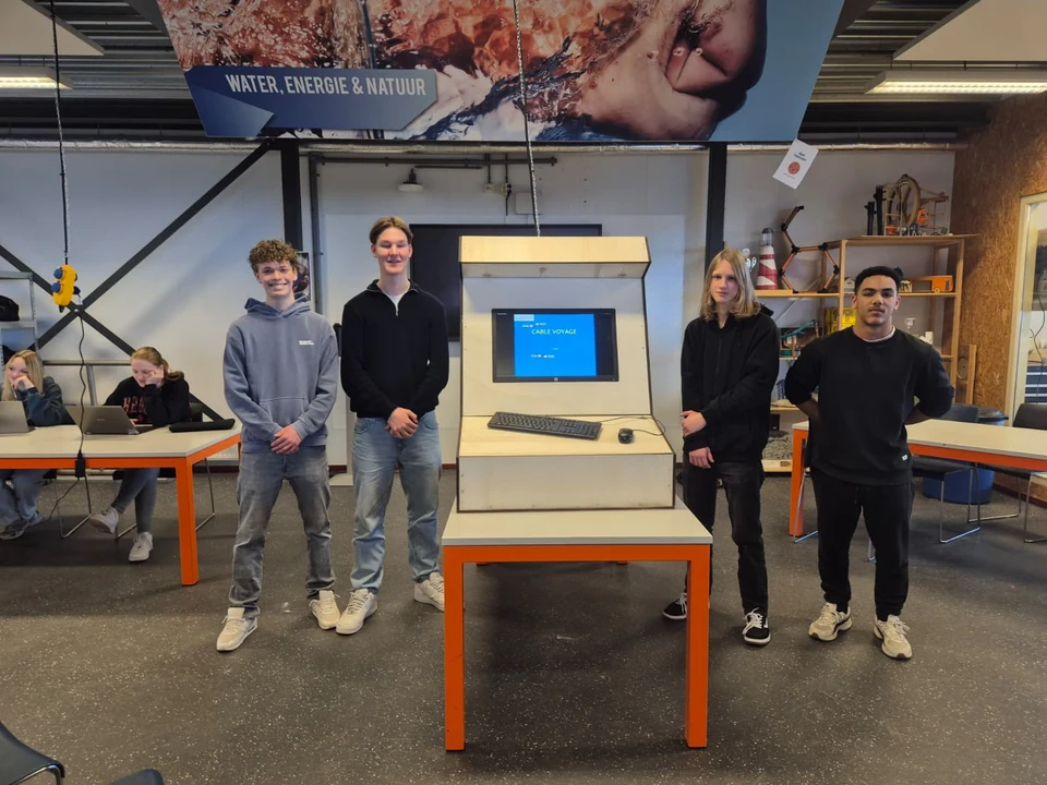 Leerlingen Technasium Melanchthon Berschenhoek bouwen game en arcadekast