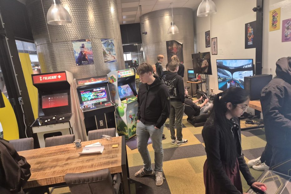 ISM studenten in het GameLab
